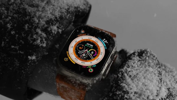 Apple Watch Ultra Cellular 49mm Titanium Ocean Band Yellow: Κατασκευή από τιτάνιο