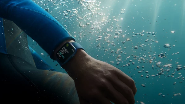 Apple Watch Series 7 Nike 41mm Aluminum Starlight: Νιώσε τις προπονήσεις σου