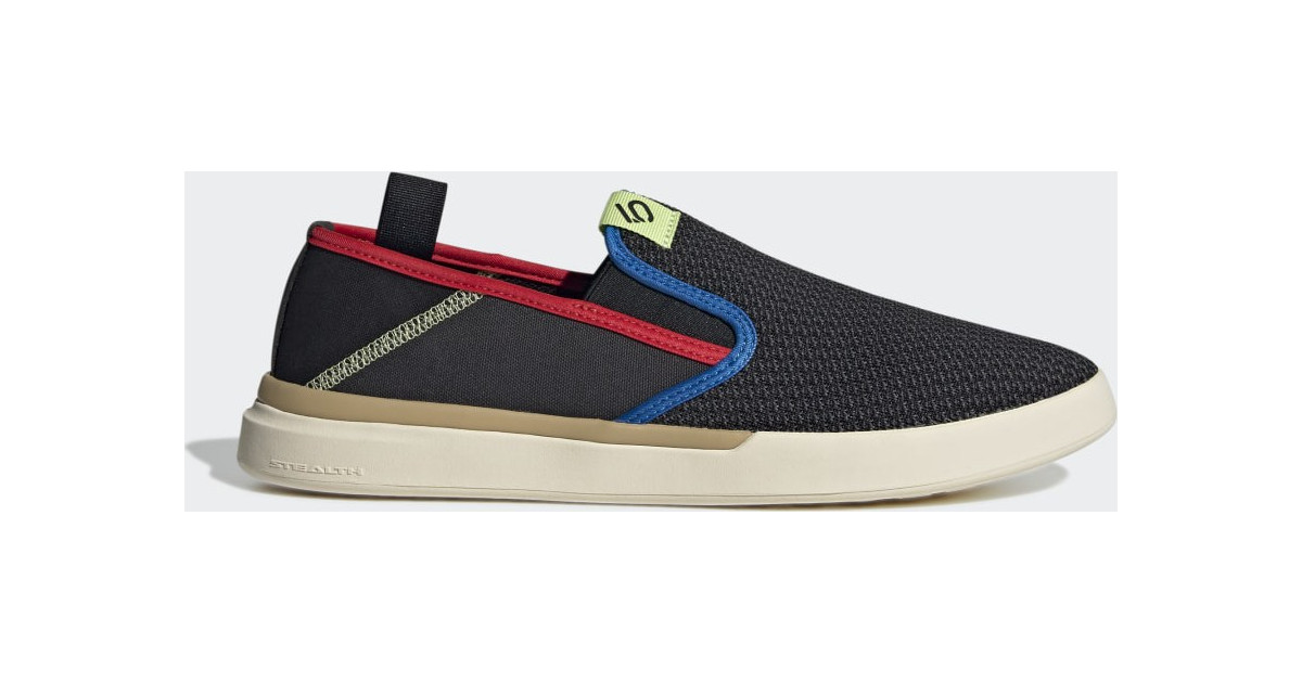 adidas slip on oncinha